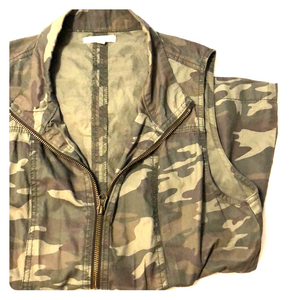 ✨CAMO VEST✨
